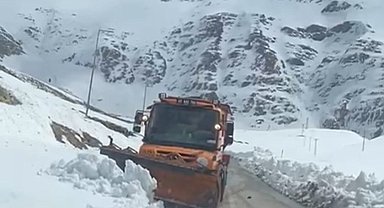 Van-Bahçesaray kara yolu, 5 ay sonra ulaşıma açıldı