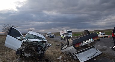 Van'da 3 araç kazaya karıştı; 6 yaralı