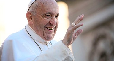 Vatikan: Papa bir ay sonra ilk kez yarın halkın önüne çıkacak