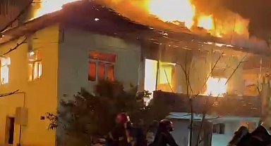 Yakınlarına iftara giden ailenin evi yandı