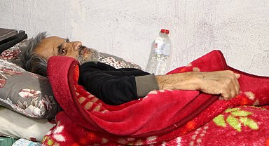 Yatalak hasta, gecekonduda tek başına yaşam savaşı veriyor