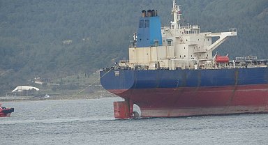 Yedeklenen 274 metrelik tanker, Çanakkale Boğazı'ndan geçti