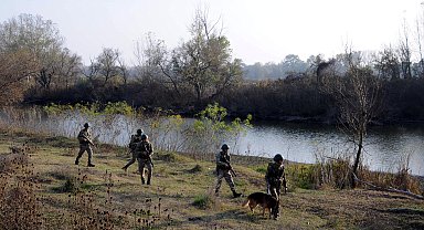 Yunanistan'a kaçmaya çalışan 5 terör şüphelisi yakalandı