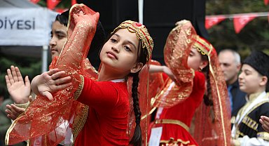 12 ülkeden çocukların katıldığı Türk Dünyası Çocuk Festivali başladı