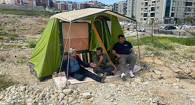 15 yıldır kentsel dönüşüm bekleyen hak sahipleri, arazilerine çadır kurdu
