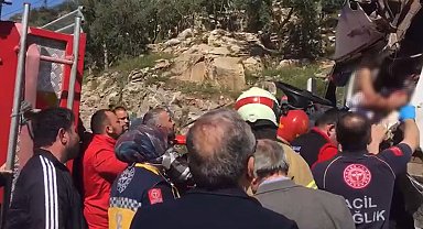 2 TIR kafa kafaya çarpıştı; 1'i ağır 2 yaralı