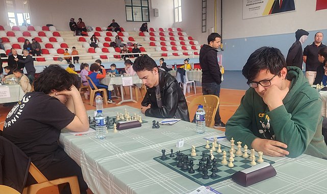 220 satranç oyuncusu Bolu Mengen'de madalya için yarıştı