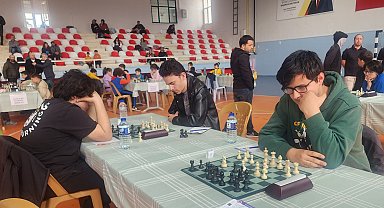 220 satranç oyuncusu Bolu Mengen'de madalya için yarıştı