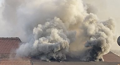 4 katlı binanın çatı katında yangın