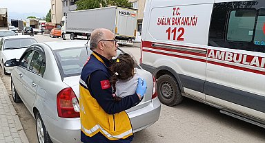 4 metreden moloz çuvallarının üzerine düşen Ayşe, yaralandı
