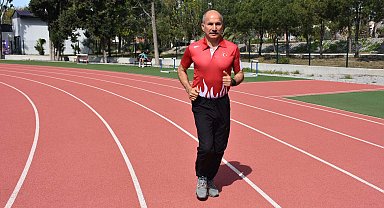 58 yaşındaki atlet, 400 metrede Balkan rekorunu kırdı