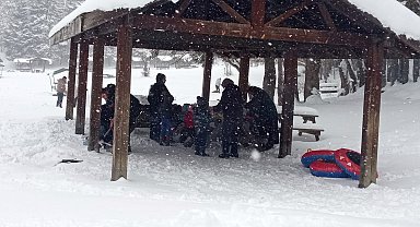 Abant Gölü Milli Parkı'nda kar kalınlığı 40 santime ulaştı