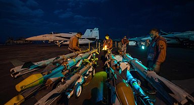 ABD, Yemen'de bir limanı vurdu: 38 ölü