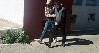 ABD'deki çetenin lideri olduğu iddiasıyla Adana'da yakalandı; suç deliline rastlanmayınca serbest kaldı