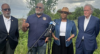 ABD'li kongre üyeleri, gözaltındaki Türk öğrenci Öztürk ve Filistinli aktivist Halil'i ziyaret etti