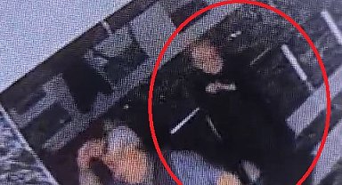 Abdest alan kişinin astığı ceketin cebinden 29 bin TL'sini çaldı; hırsızlık kamerada