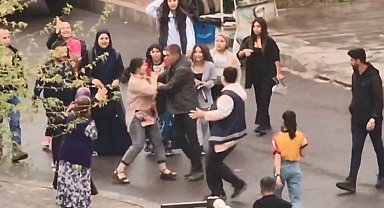 Adliye önünde tekmeli-yumruklu kavga