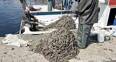 Ağları müsilajla kaplanan balıkçılar, avlanamadan geri döndü