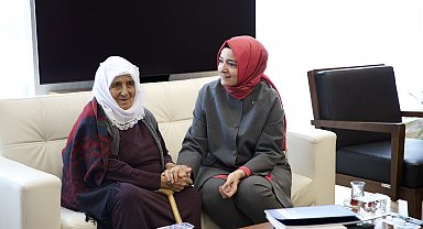 AK Parti Genel Başkan Yardımcısı Kaya, şehit annesi ile görüştü