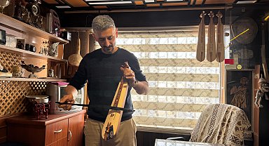 Akıma kapılınca mesleği bıraktı, kemençe ustası oldu