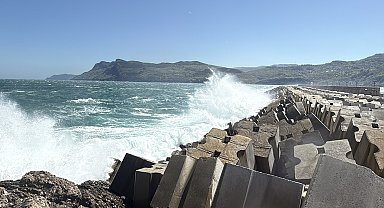 Amasra'da fırtına; dalga boyu 5 metreye ulaştı, helikopter piste güçlükle indi