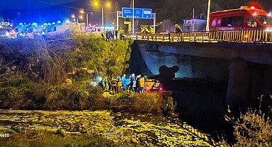 Amasya'da otomobil Tersakan Çayı'na düştü: 5 yaralı
