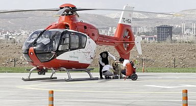 Ambulans helikopter pistinde Kangal köpeğine pansuman