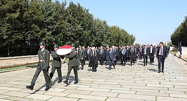 Anayasa Mahkemesi heyeti, Anıtkabir'i ziyaret etti