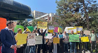 Atanamayan öğretmenlerden MEB önünde basın açıklaması