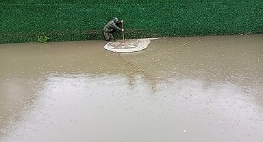 Aydın'da sağanak yağış yaşamı olumsuz etkiledi; alt geçit suçla doldu