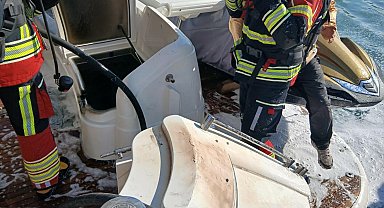 Ayvalık'ta marinada bağlı motoryatta yangın