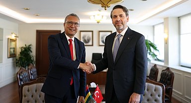 Bakan Bayraktar, Mauritiuslu mevkidaşı Assirvaden ile görüştü