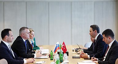 Bakan Bayraktar, Slovenya Çevre, İklim ve Enerji Bakanı Kumer ile görüştü