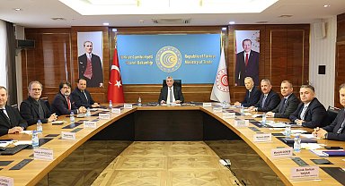 Bakan Bolat, Türkiye Giyim Sanayicileri Derneği temsilcileriyle bir araya geldi