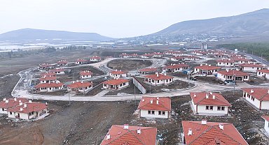 Bakan Kurum: Köy evlerimizi gören hayran kalıyor