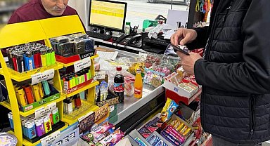 Bakan Memişoğlu boykota karşı esnafa destek alışverişi yaptı