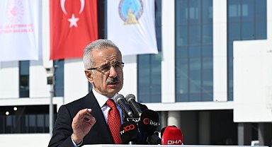 Bakan Uraloğlu: İstanbul Havalimanı'nda aynı anda üç uçak iniş ve kalkış yapabilecek