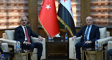 Bakan Uraloğlu, Suriye Ulaştırma Bakanı Bedir ile bir araya geldi