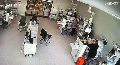 Bakanlık, depremde bebeklerin başında bekleyen sağlıkçıları paylaştı