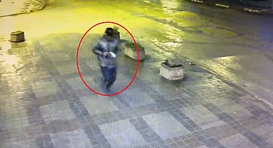 Balkondan sarkıttığı halata tutunarak indiği evi soyan şüpheli, 50 güvenlik kamerası izlenerek yakalandı