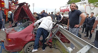 Bariyere çarpan otomobildeki 2 kişi ağır yaralandı
