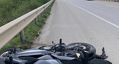 Bariyerlere çarpan motosikletin sürücüsü öldü