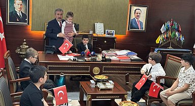 BBP lideri Destici, 23 Nisan'da çocuklarla bir araya geldi