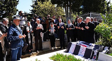 Beşiktaş'ta Hakkı Yeten vefatının 36. yılında mezarı başında anıldı