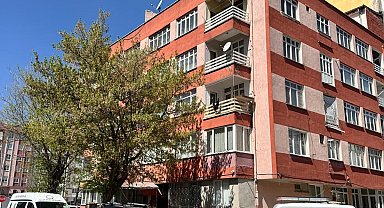 Binanın merdiveninden düşüp ağır yaralandı