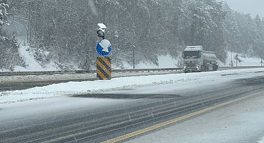 Bolu Dağı'nda kar yağışı