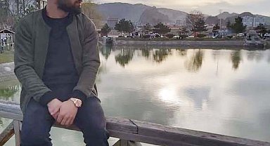 Boşanma aşamasındaki eşini, çocuğuna ait eşyaları bırakırken öldürmüş