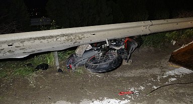 Bursa'da önce kamyonete ardından bariyerlere çarpan motosiklet sürücüsü hayatını kaybetti