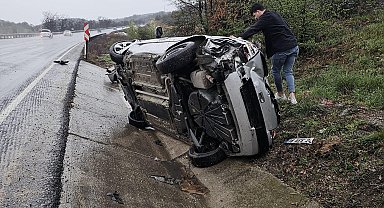 Bursa'da otomobil yağmur suyu kanalına düştü: 2 yaralı
