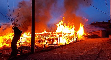 Bursa'da samanlık alev alev yandı